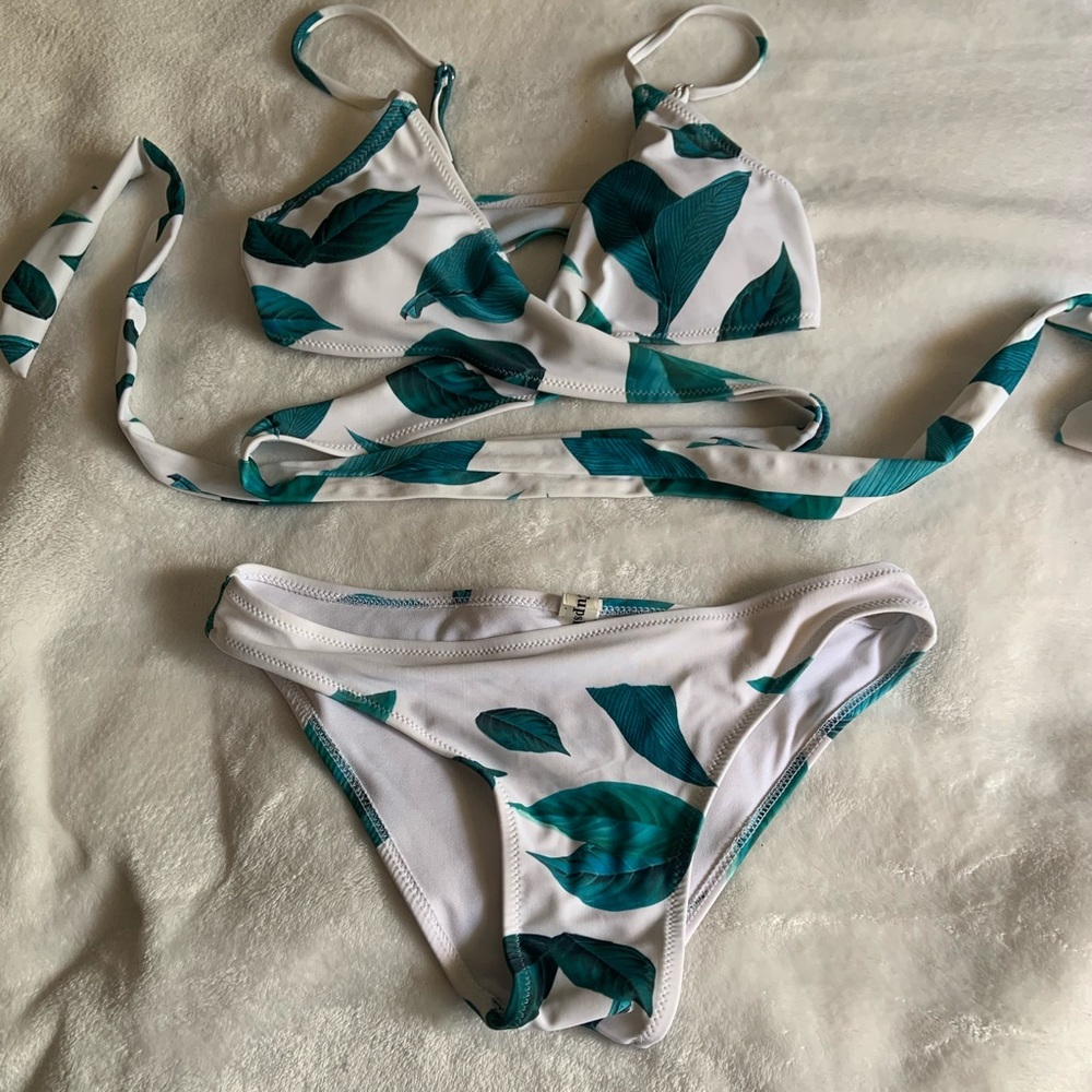 COPY - Cupshe leaf bikini swimsuit